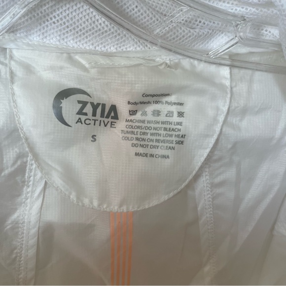 Zyia Lightweight Hooded Activewear Jacket/Windbreaker - Size S - Picture 3 of 5